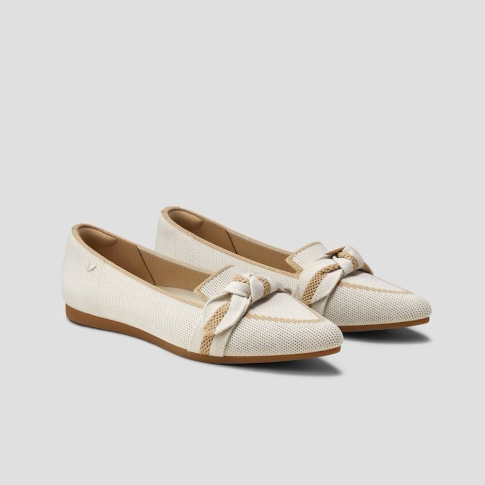Elegant Cream Flats with Bow Detail